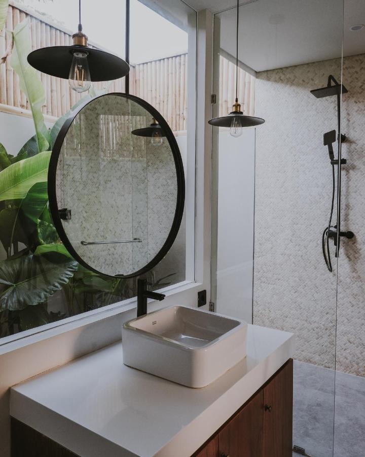 New 4 Bedroom 5 Min Walk To Berawa Beach Enclosed Livng Canggu  Bagian luar foto